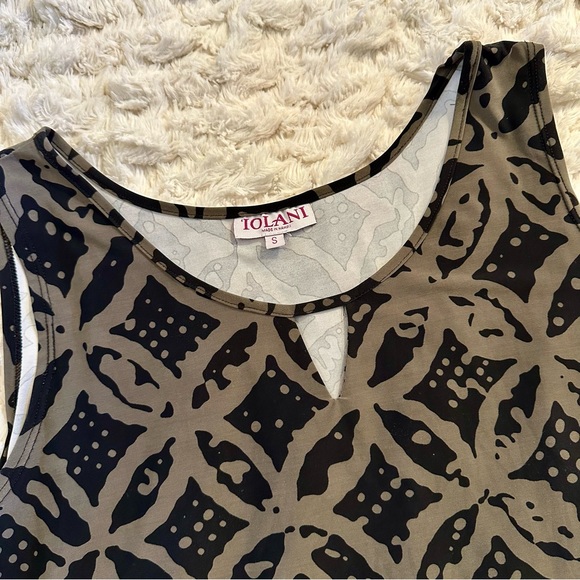 PRICE DROP! Iolani Hawaii Tank - Picture 2 of 2